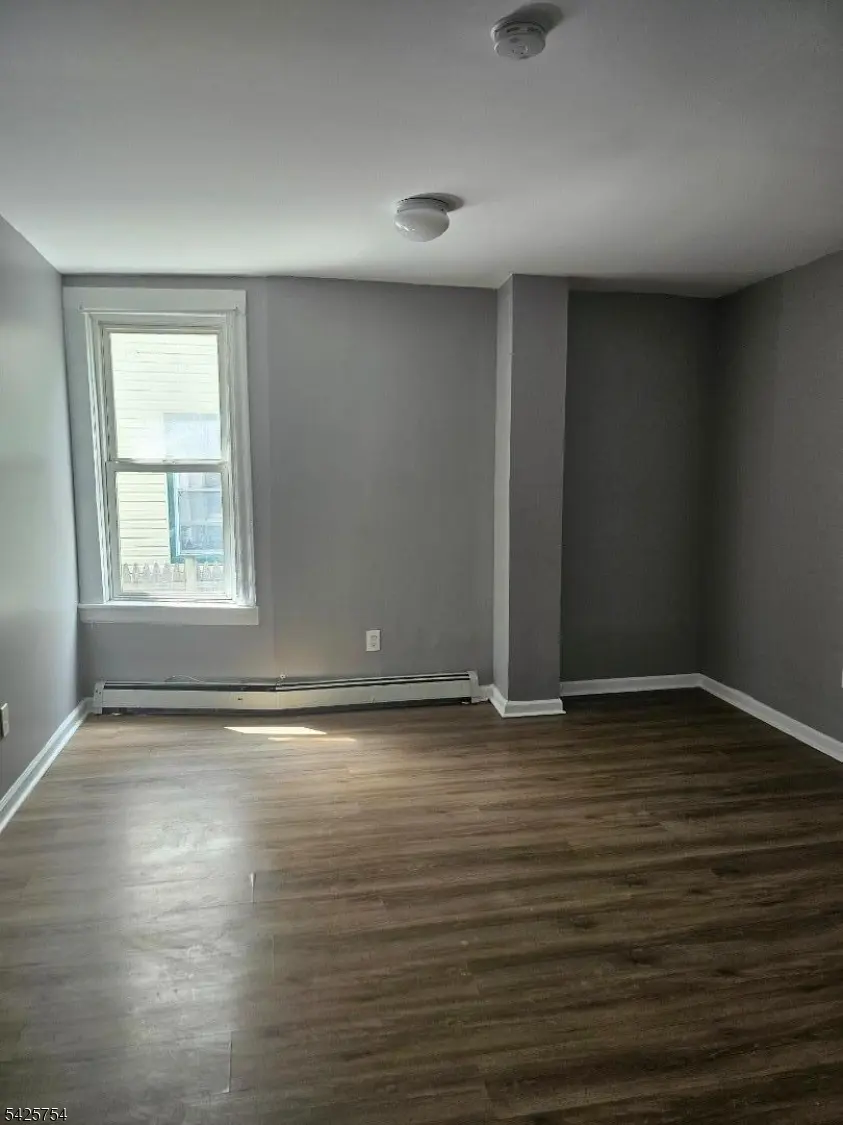 234 Smith St, Newark City, NJ 07106