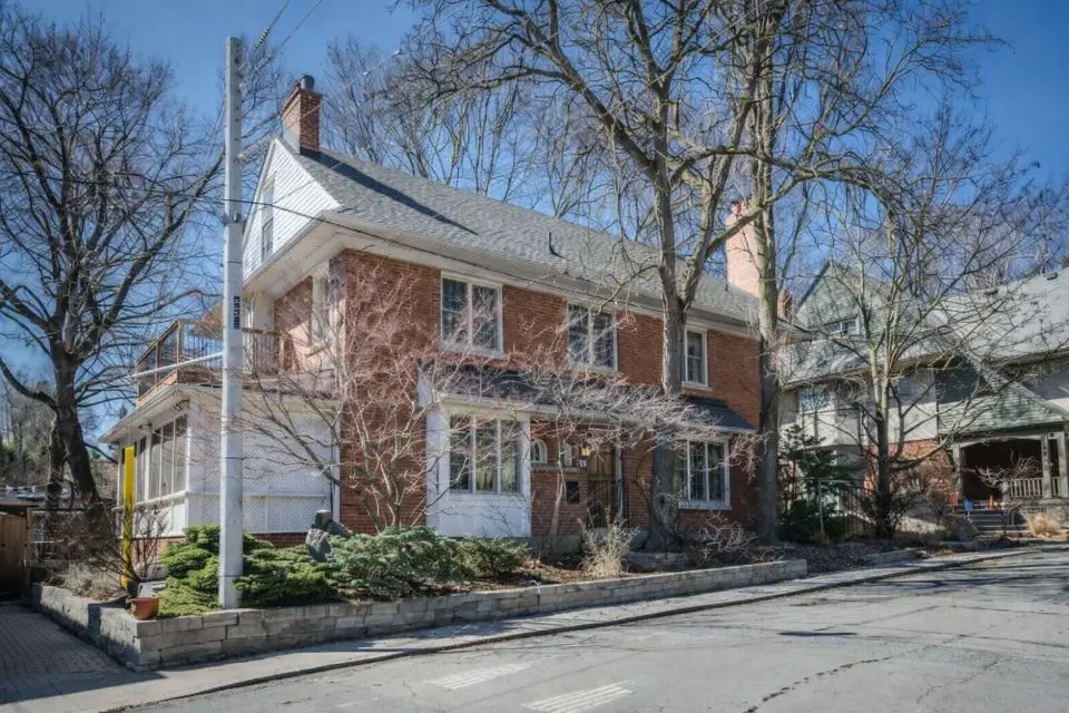 56 Poplar Plains RD, Toronto C02, ON M4V 2M8