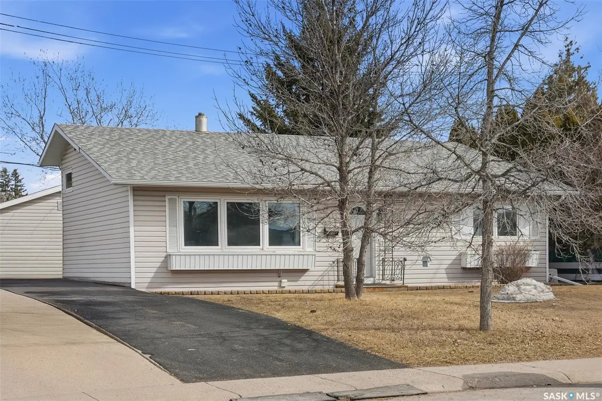 27 Lindsay DRIVE, Saskatoon, SK S7H 3E2
