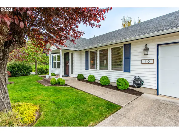 10 DAVIS PL, Cottage Grove, OR 97424