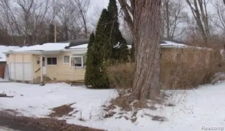 3302 Newton RD, Commerce Charter Township, MI 48382