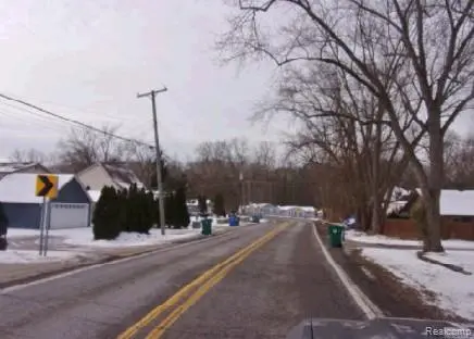 3302 Newton RD, Commerce Charter Township, MI 48382