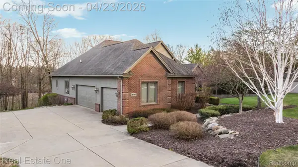 8183 Caribou Lake LN, Springfield Charter Township, MI 48346