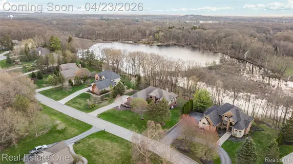 8183 Caribou Lake LN, Springfield Charter Township, MI 48346