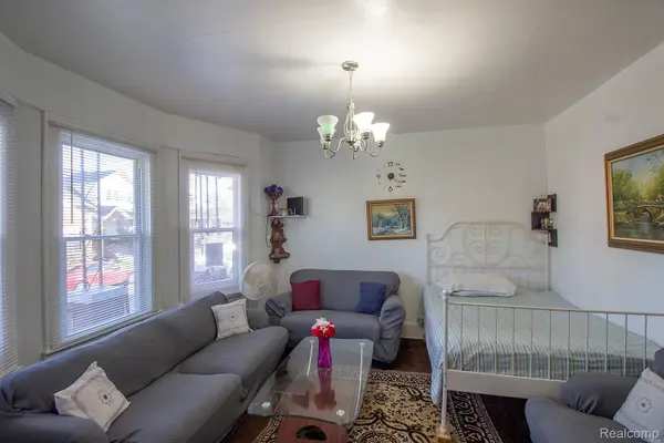 3273 Yemans ST, Hamtramck, MI 48212