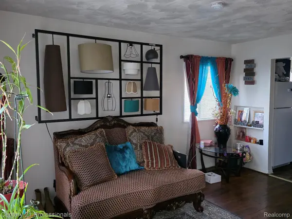 23 Hillsmont AVE, Pontiac, MI 48341