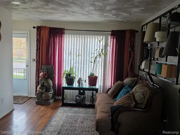 23 Hillsmont AVE, Pontiac, MI 48341