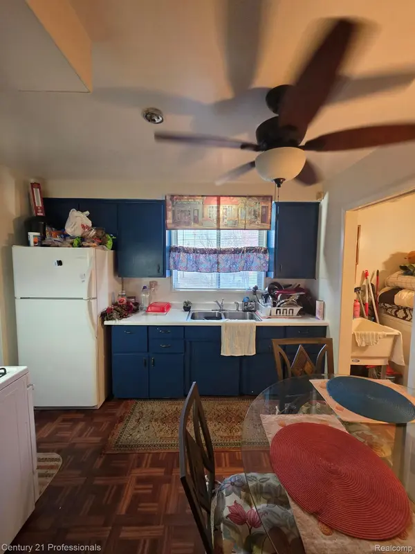 23 Hillsmont AVE, Pontiac, MI 48341