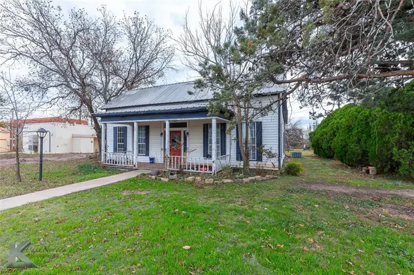 141 W 3rd Street, Baird, TX 79504
