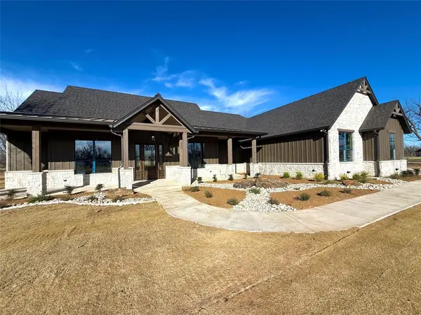 1642 EARHART Drive, Granbury, TX 76049