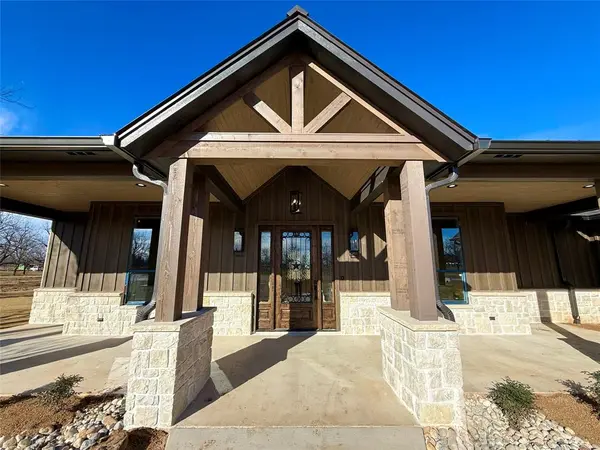 1642 EARHART Drive, Granbury, TX 76049