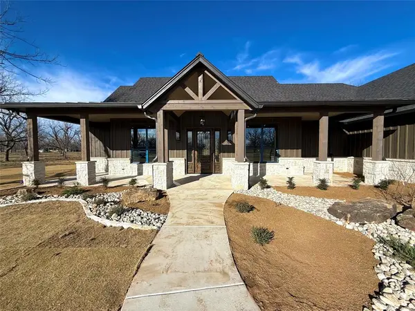 1642 EARHART Drive, Granbury, TX 76049