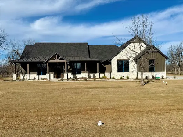 1642 EARHART Drive, Granbury, TX 76049