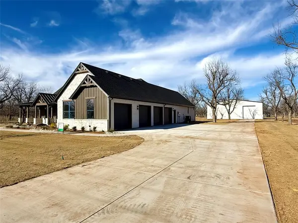 1642 EARHART Drive, Granbury, TX 76049