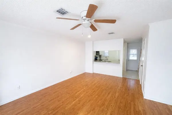 17 Abbey Road, Euless, TX 76039