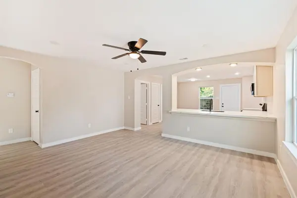 211 Garlock Street, Wilmer, TX 75172