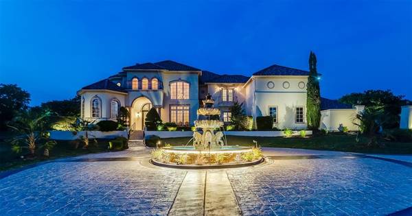 8600 Riviera Court, Flower Mound, TX 75022