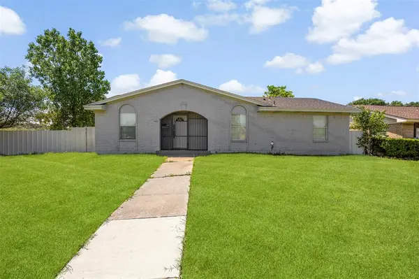 5848 Keeneland Parkway, Dallas, TX 75211