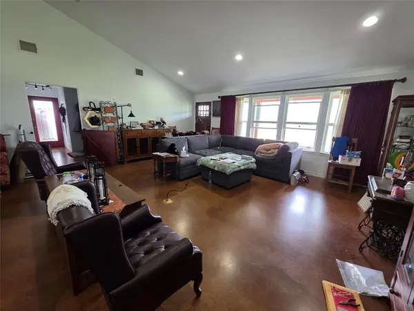 5500 County Road 302, Grandview, TX 76050