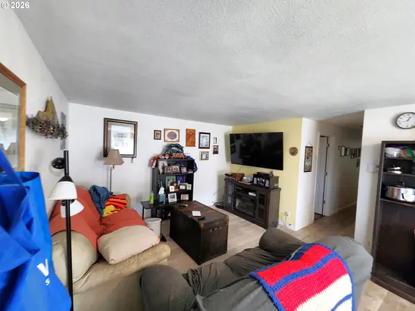 3584 CHIEFS CT, Salem, OR 97305