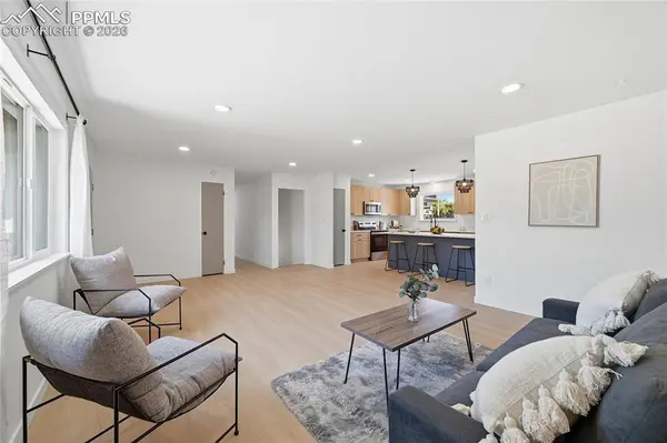 218 Starlite DR, Pueblo, CO 81005