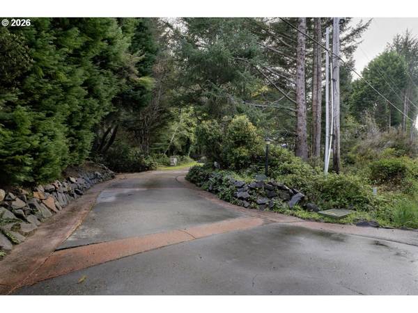 4847 Darlings LOOP, Florence, OR 97439