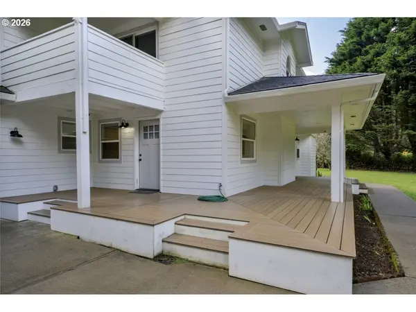 4847 Darlings LOOP, Florence, OR 97439