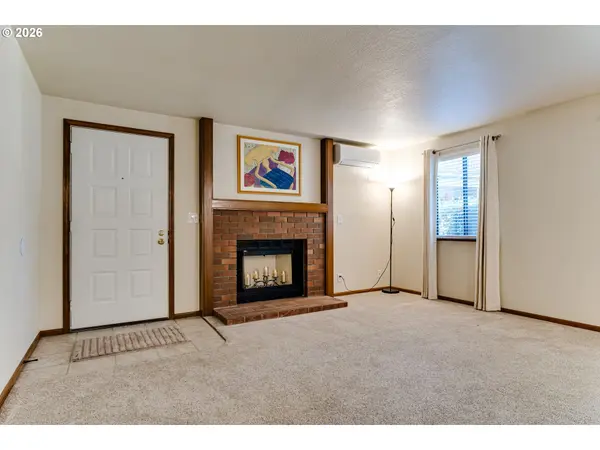 2051 LAKE ISLE TER, Eugene, OR 97401