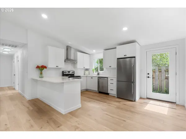 604 S VERMONT ST, Portland, OR 97219