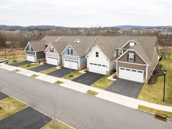 18 Sparrowhawk St, Washington Twp., NJ 07882