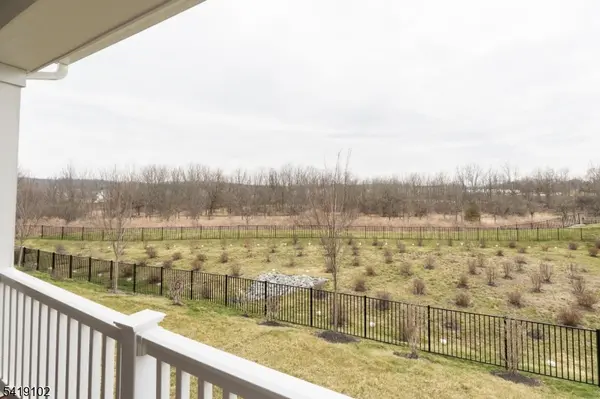 18 Sparrowhawk St, Washington Twp., NJ 07882