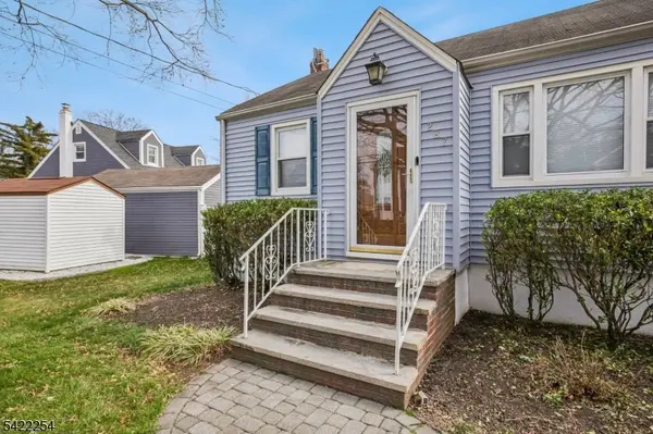 287 Roosevelt Ln, Kenilworth Boro, NJ 07033