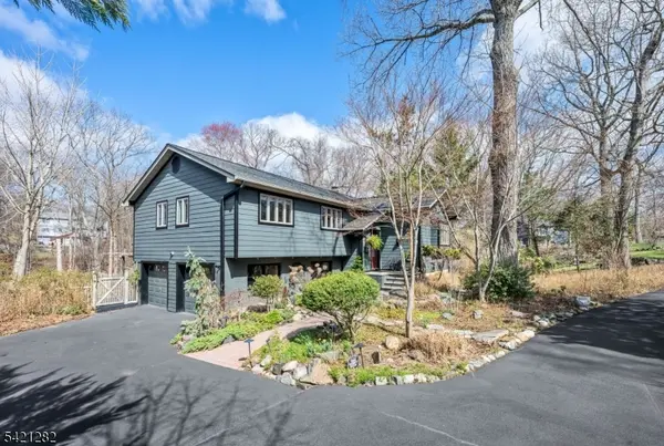 87 Buena Vista Dr, Ringwood Boro, NJ 07456