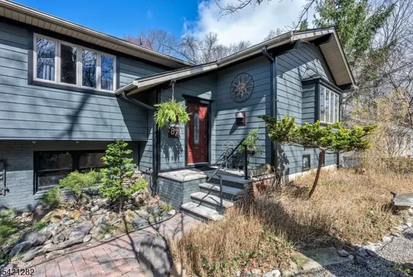 87 Buena Vista Dr, Ringwood Boro, NJ 07456