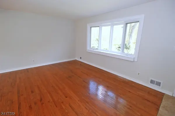 73 Winchester Rd, Livingston Twp., NJ 07039