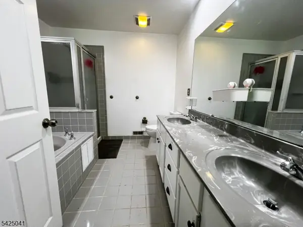 205 Crown Point Rd, Parsippany-troy Hills Twp., NJ 07054