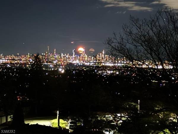 1 Claridge Dr #726, Verona Twp., NJ 07044