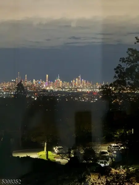 1 Claridge Dr #726, Verona Twp., NJ 07044