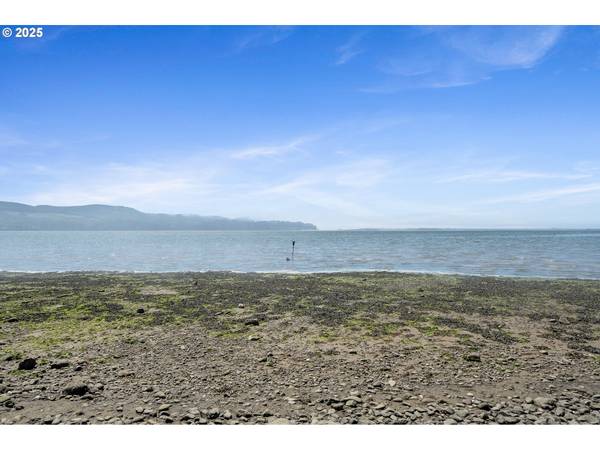 8580 BAYFRONT LN, Bay City, OR 97107