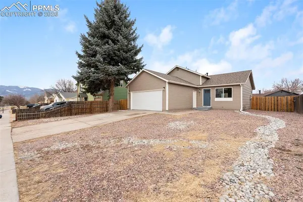 4440 Hollyridge DR, Colorado Springs, CO 80916