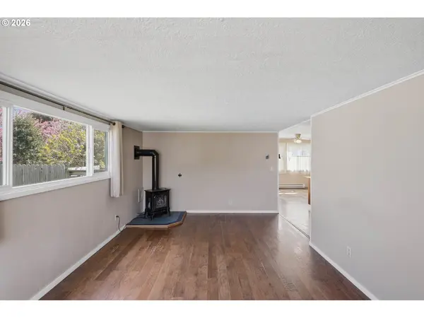 1621 Grant ST, North Bend, OR 97459