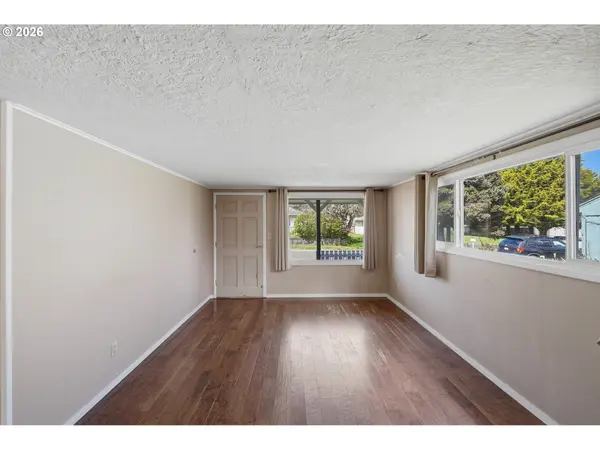 1621 Grant ST, North Bend, OR 97459