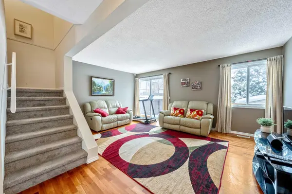 115 Bergen RD NW #60, Calgary, AB T3K 1P2