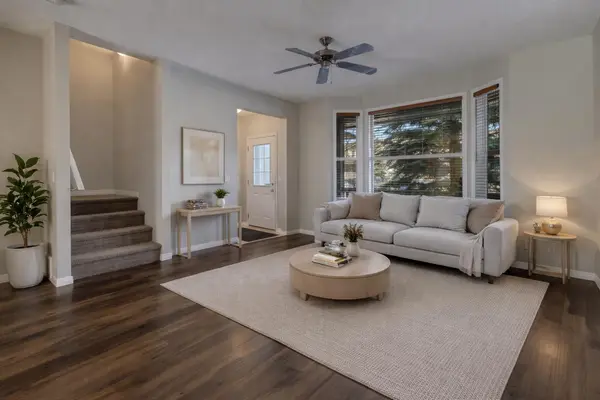 2006 Luxstone BLVD SW #302, Airdrie, AB T4B 3C4