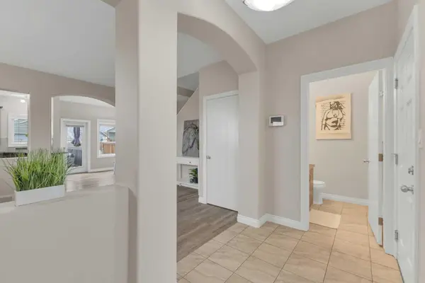 9 Ross Close, Sylvan Lake, AB T4S 0C8