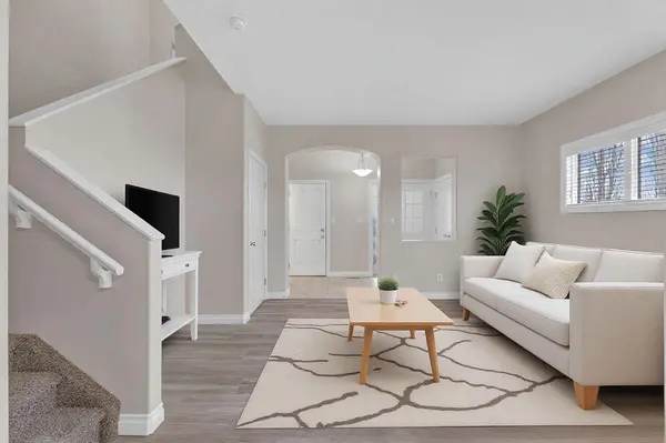 9 Ross Close, Sylvan Lake, AB T4S 0C8