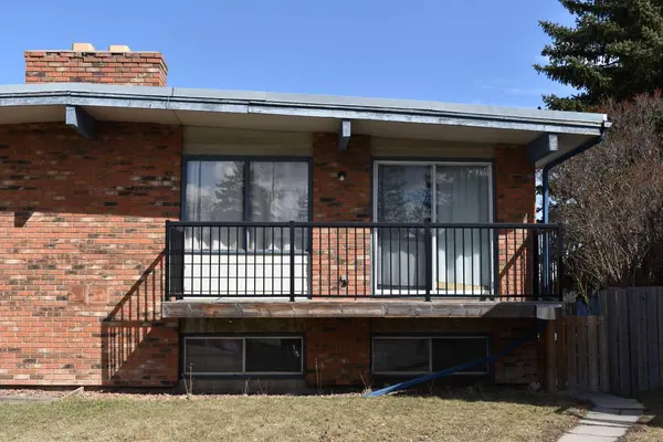 6348 Bowmont CRES NW, Calgary, AB T3B 2H4