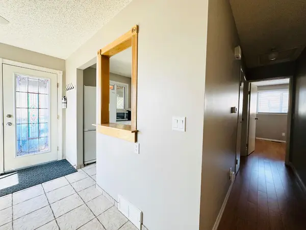 15 Pinecliff Close NE, Calgary, AB T1Y 4N3