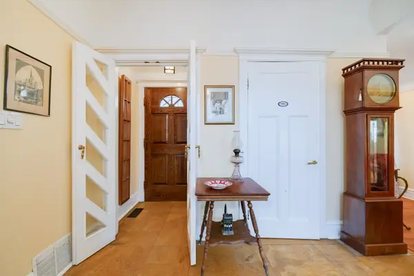 56 Poplar Plains RD, Toronto C02, ON M4V 2M8