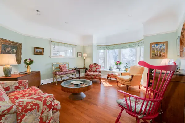 56 Poplar Plains RD, Toronto C02, ON M4V 2M8